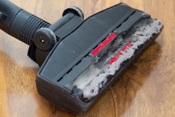 吸塵器的哪些零件最容易積聚灰塵和髒污?