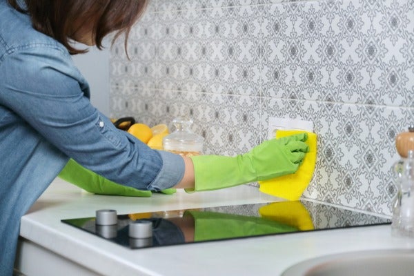 廚房磁磚上的油污怎麼清？