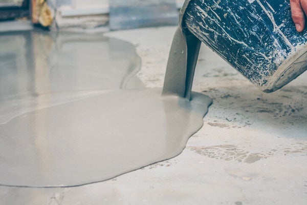epoxy施工前需要先做自流平水泥或是粉光