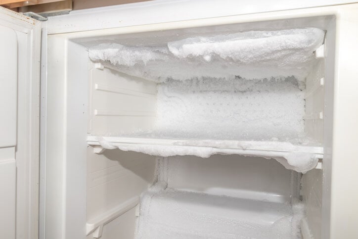 搬運冰箱前要斷電除霜