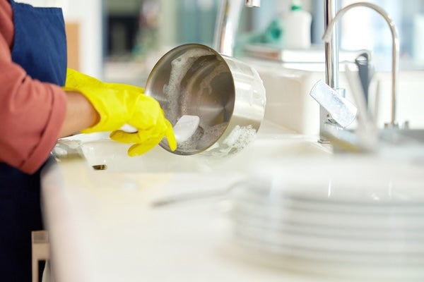 為什麼需要請專業人員清潔廚房？