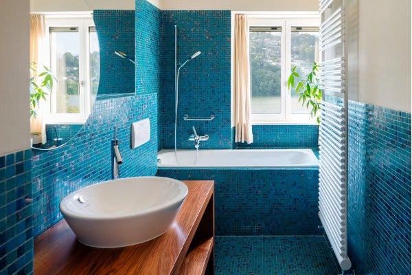 藍色系能讓浴室更加清涼