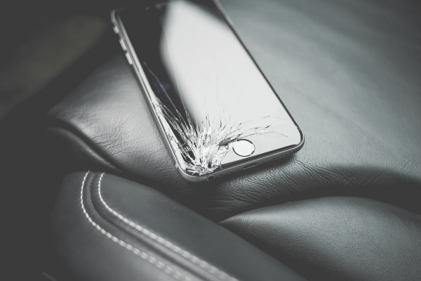 iPhone螢幕維修費用