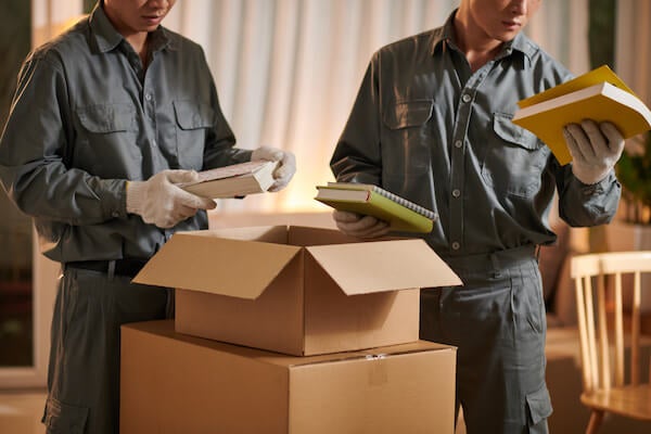 ▲一般搬家打包服務由搬家師傅協助屋主打包物品。