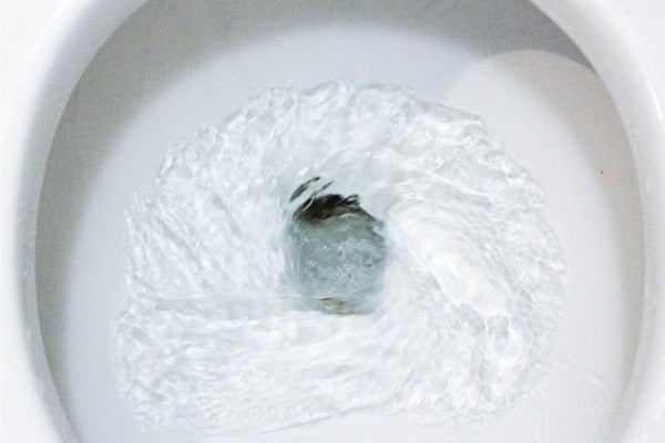 ▲龍卷風式座廁沖水時會產生水漩渦提升沖水效率