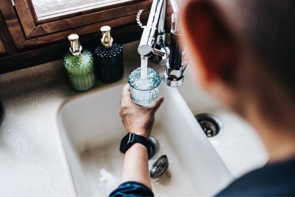 安裝淨水器能讓您隨時都能飲用純淨的水