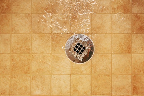 浴室地板漏水會導致樓下天花板漏水