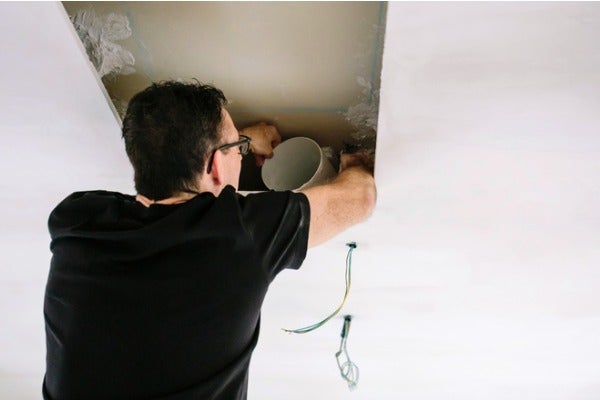如果居家空間不足，可安裝隱藏式PVC排風管