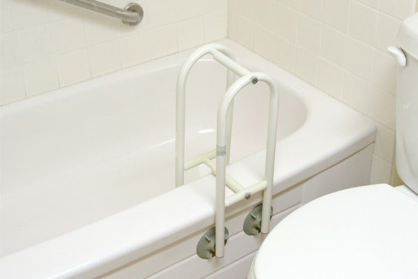 浴缸邊緣的輔助扶手