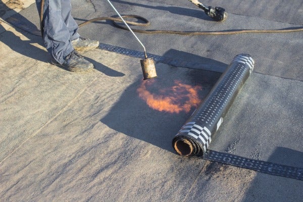 熱熔式防水毯需要請專業的施工人員進行鋪設