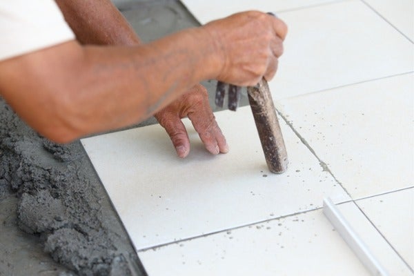 軟底工法不須等待水泥層完全乾燥就可進行貼磚。