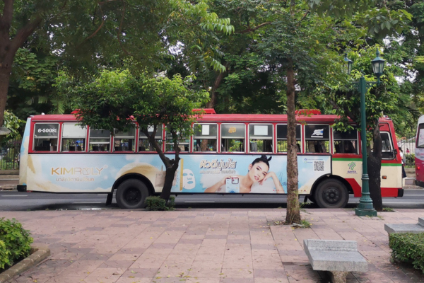 公車滿版廣告