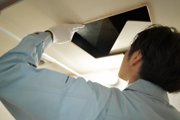 天花板上有設置維修孔，可使日後檢修管線更方便