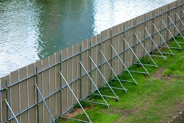 甲種施工圍籬是阻隔式圍籬