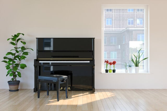 體積較小的直立式鋼琴讓您可以輕鬆地擺放