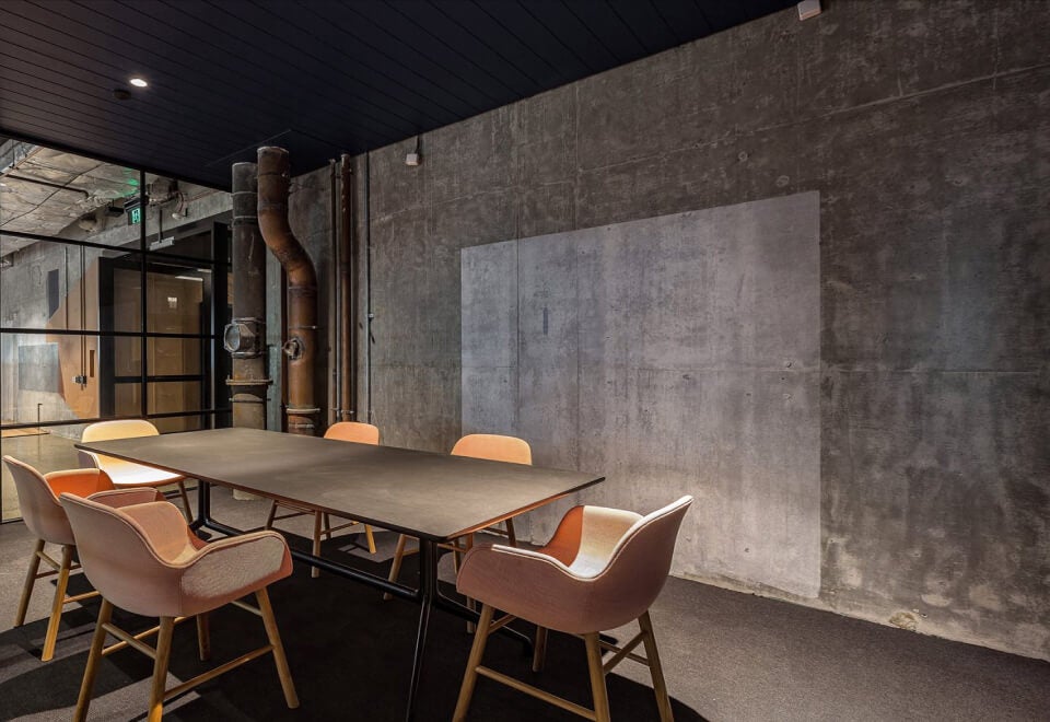 Space & Co. | modern co-working space with large table surrounded by chairs | Devotion